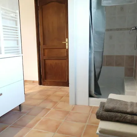 Les 3 Hirondelles Apartment Pont-Saint-Esprit Exterior photo