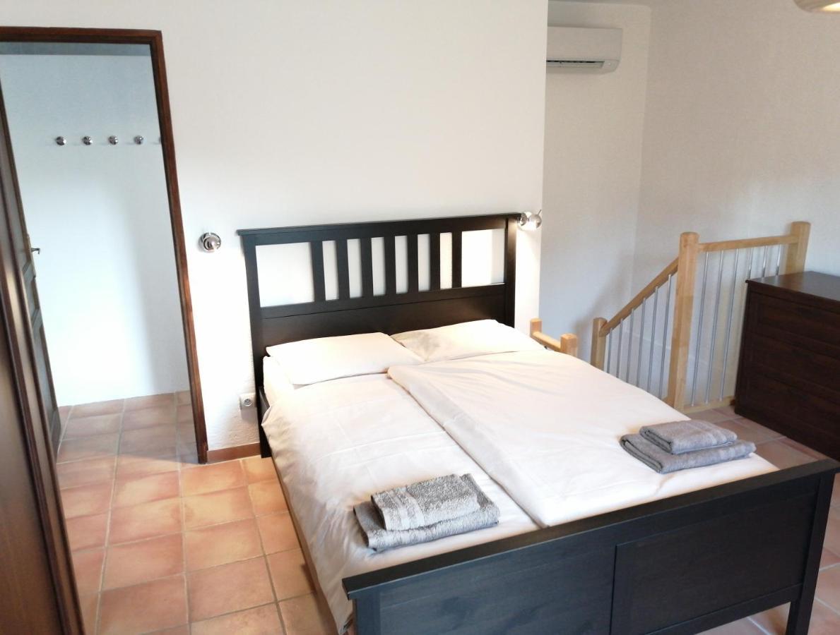 Les 3 Hirondelles Apartment *